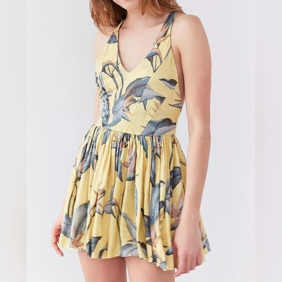 Kimchi Blue Urban Outfitters Akela Yellow Tropical Halter Playsuit Romper Sz XS - Picture 2 of 10